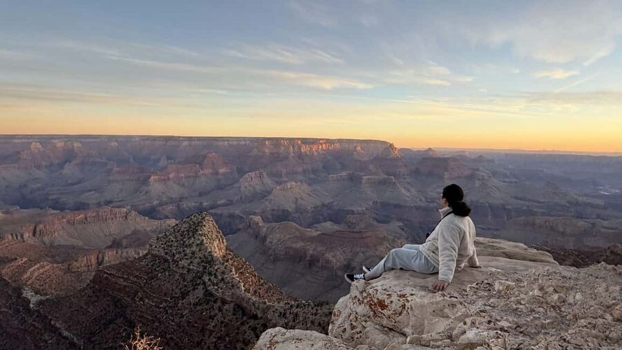 1-Day Grand Canyon Tour from Las Vegas: Stargazing & Sunrise - Horseshoe Bend takes a short walk