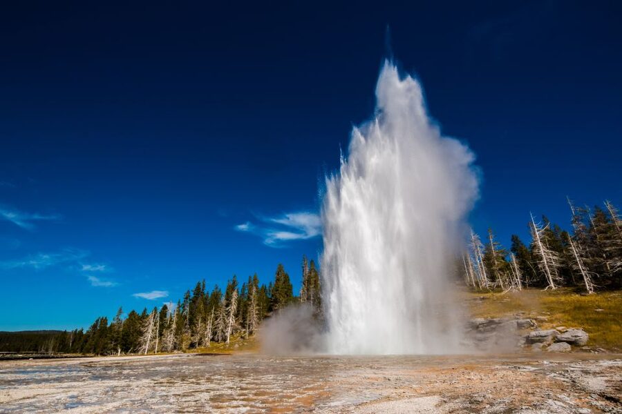 7-Day Yellowstone National Park Rocky Mountain Explorer - Grand Teton’s lakes and mountain views