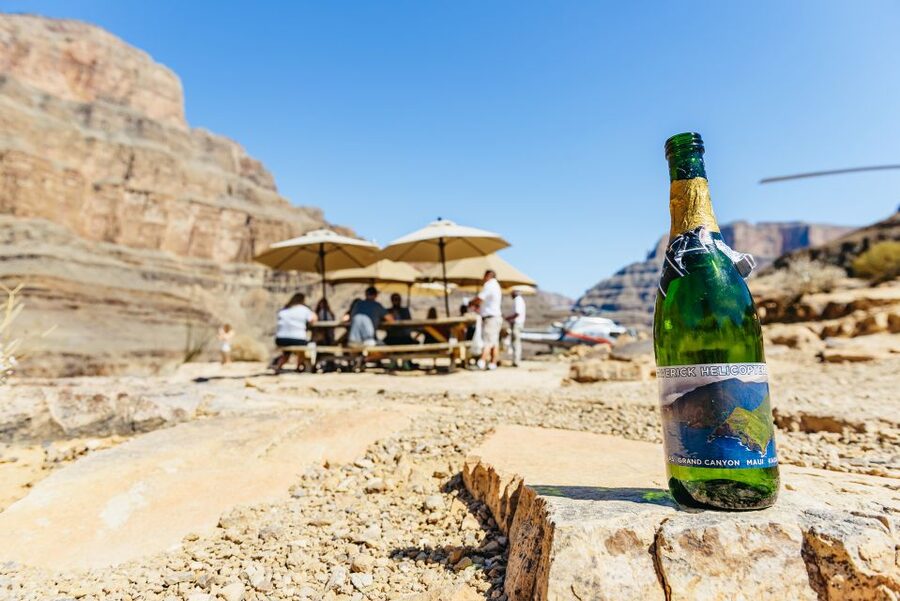 From Las Vegas: Grand Canyon Helicopter Tour with Champagne - The return over red rock and the Strip