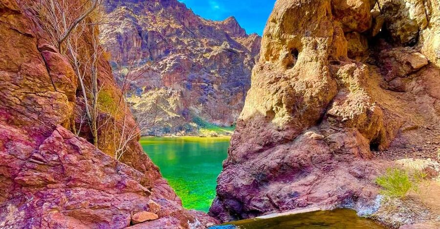 From Las Vegas: Hoover Dam Kayak Trip with 6 Hot Springs - From Willow Beach to Hoover Dam’s restricted river access