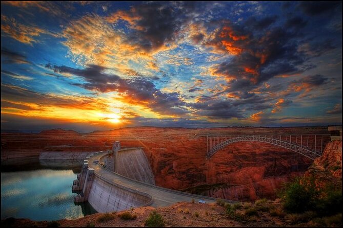 Hoover Dam Comedy Tour with Lunch and Comedy Club Tickets - Who should book this tour?