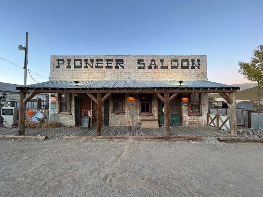 Las Vegas: 7 Magic Mountains and Pioneer Saloon Hummer Tour - A guide makes the short schedule work
