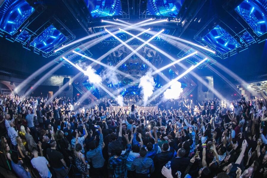Las Vegas: Club Crawl by Party Bus w/ Free Drinks - The night begins with a host and a check-in