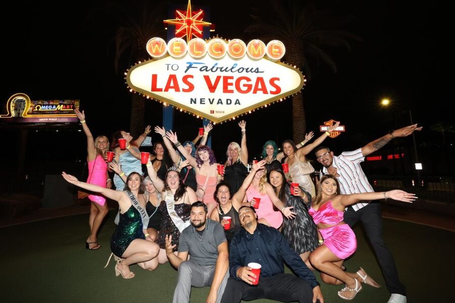 Las Vegas: Club Crawl by Party Bus w/ Free Drinks - Two clubs, with the venues kept flexible