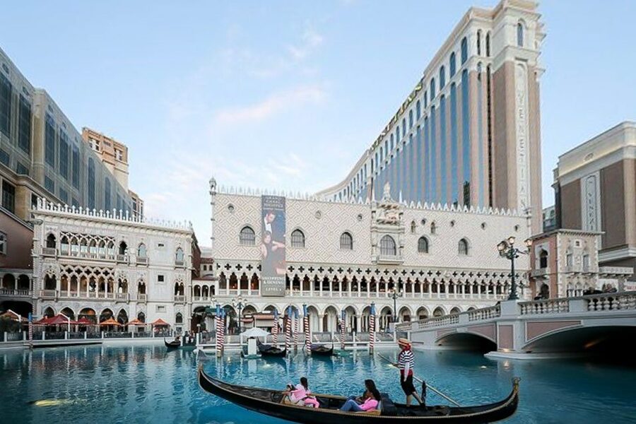 Las Vegas: Entry to Madame Tussauds with a Gondola Cruise - Look for the photo opportunities, not just the famous faces