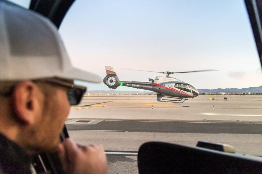 Las Vegas: Helicopter Night Flight over the Strip - What the flight feels like