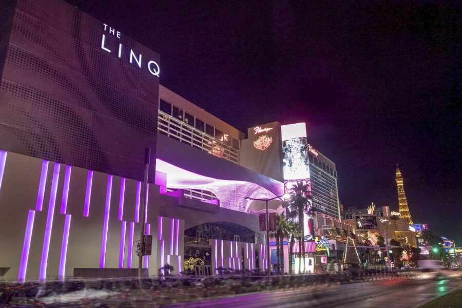 Las Vegas: High Roller Entry Ticket with In-Cabin Open Bar - Who will enjoy this ride most?