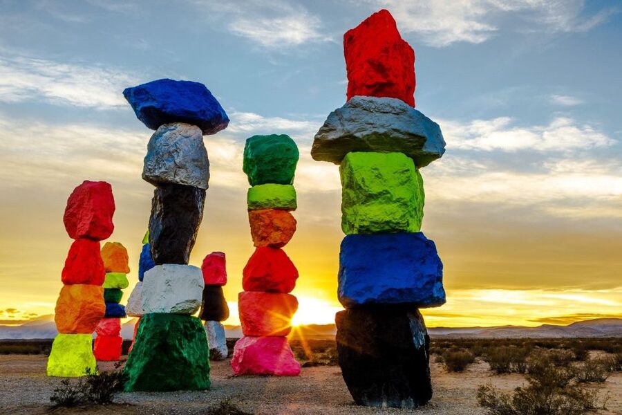 Las Vegas: Mojave Desert, 7 Magic Mountains, Vegas Sign Tour - The drive back along Las Vegas Boulevard