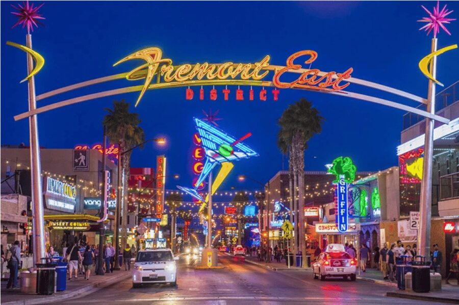 Las Vegas: Night City Tour with Hotel Pickup - The Golden Nugget stop