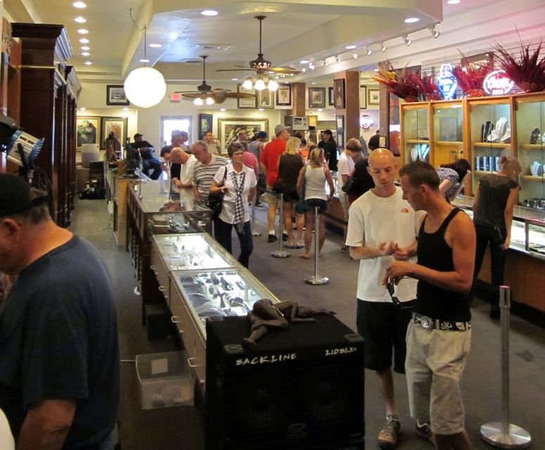 Las Vegas: Pawn Stars, Counts Kustoms, Shelby American Tour - The guide can make the bus time count