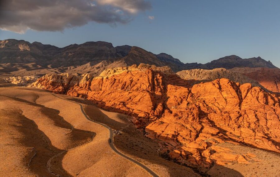 Las Vegas: Red Rock Canyon Helicopter Landing Tour - A private landing above the valley