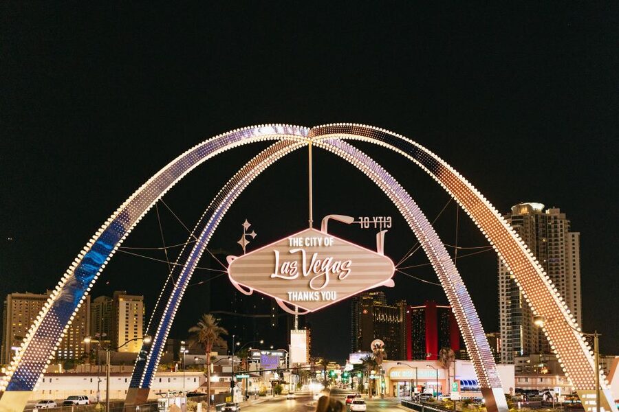 Las Vegas: Sightseeing Night Tour by Open-top Bus - Commentary, guides, and what you hear