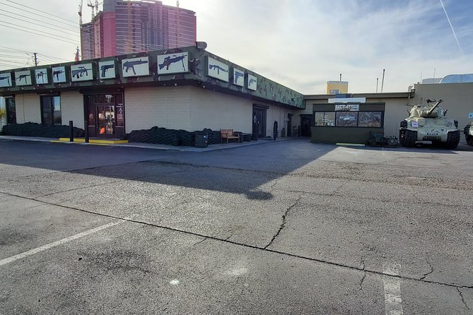 Machine Gun Experience in Las Vegas - Tanks, helicopters and photo stops on the five-acre site