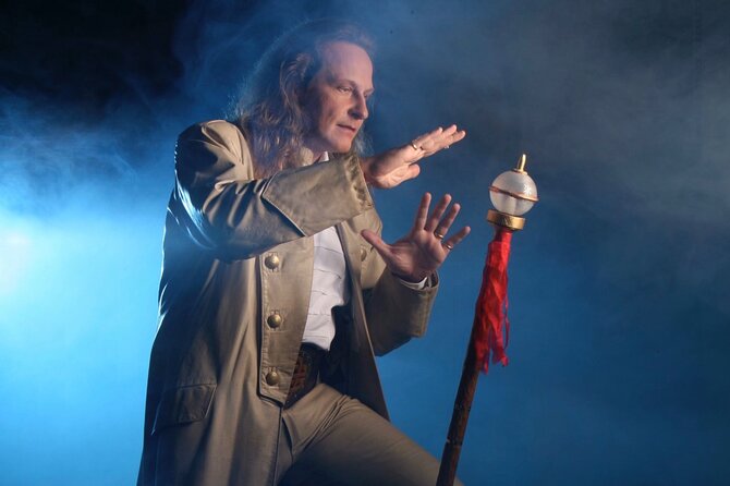 Masters of Magic Show at Las Vegas Magic Theater - Why the intimate room matters