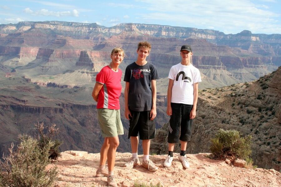 Private Tour from Las Vegas to the Grand Canyon South Rim - Hoover Dam: a scale you can feel