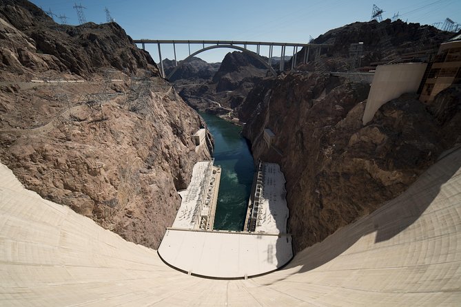 Red Rock Canyon, Nelson Ghost town,7 Magic Mountains, Hoover Dam - Boulder City: lunch and a little dam history
