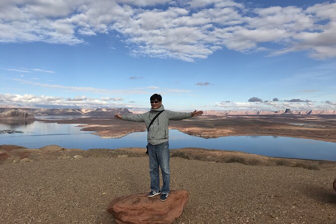 Small-Group Lower Antelope Canyon & Horseshoe Bend Tour w/ Lunch - Meals, van comfort, and the small-group feel