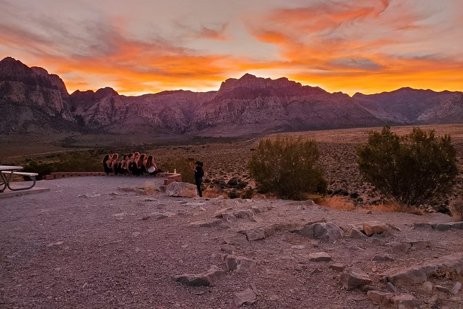 Sunset Hike and Photography Tour near Red Rock with Optional 7 Magic Mountains - Should You Book It?