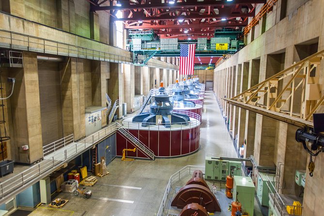 Ultimate Hoover Dam Tour from Las Vegas - A quick picture at the Las Vegas sign