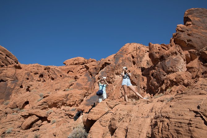 Valley of Fire Guided Hike from Las Vegas - Preparing for desert trails