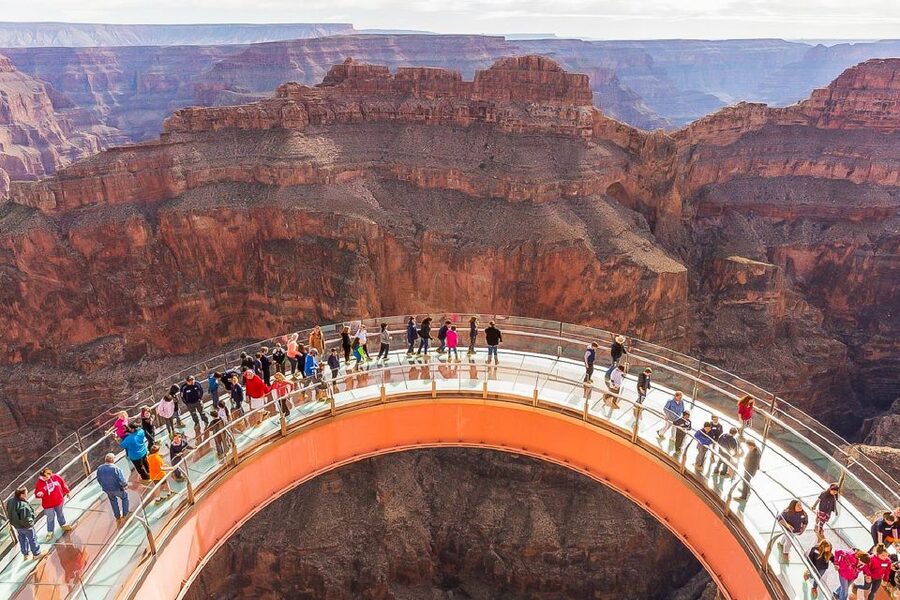 Vegas: Grand Canyon, Hoover Dam, Lunch/Skywalk Options, WiFi - A long coach ride, made easier by good guiding